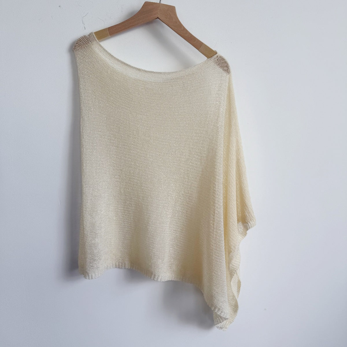Loose-Fitting Sun-Protective Top With A One-Shoulder Design